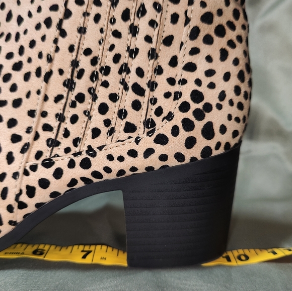 QUPID Diva Leopard Print Ankle Booties - Picture 9 of 11